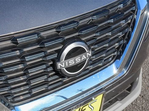 Used 2023 Nissan Rogue SV image 16