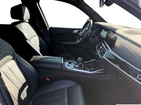 Used 2022 BMW X7 M50i image 17