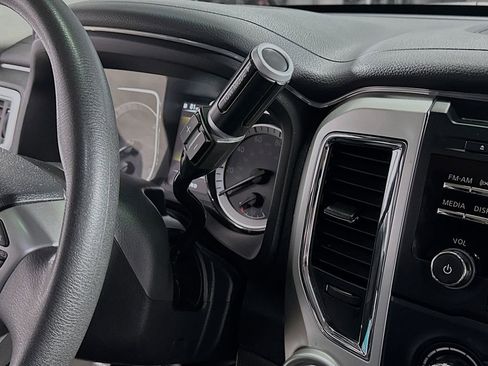 Used 2017 Nissan Titan SV image 16