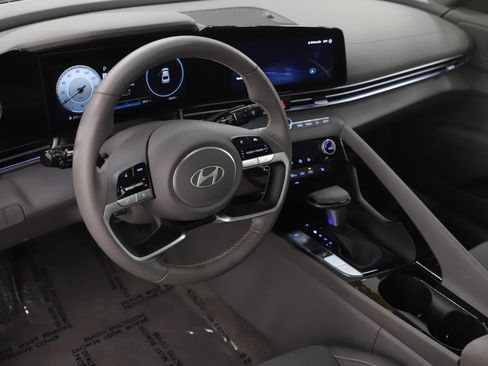 Used 2024 Hyundai Elantra SEL w/ Convenience Package image 19