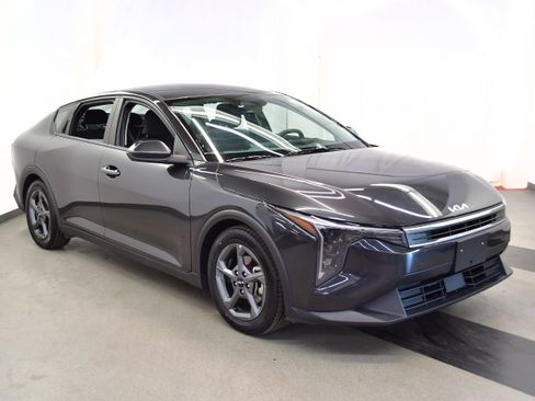 Used 2025 Kia K4 FWD image 2