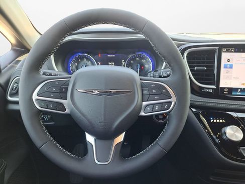 New 2026 Chrysler Pacifica Select image 21