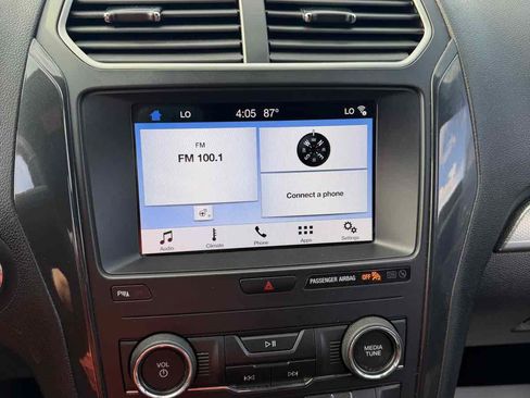 Used 2019 Ford Explorer XLT w/ Equipment Group 201A AWD/4WD image 24