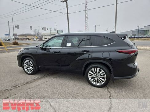 New 2026 Toyota Highlander Platinum image 28