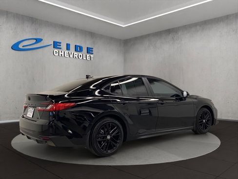 Used 2025 Toyota Camry SE image 5