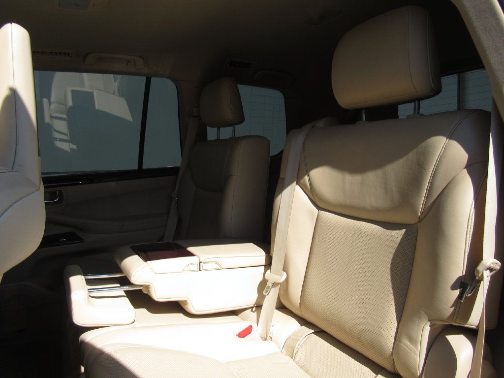 Used 2015 Lexus LX 570 4WD w/ Luxury Package image 15