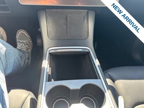 Used 2024 Tesla Model Y Long Range AWD/4WD image 25