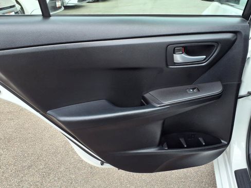 Used 2016 Toyota Camry SE FWD image 11