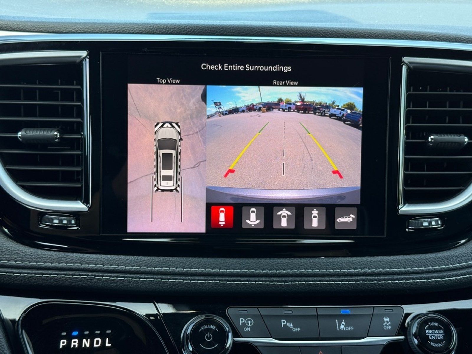 Used 2021 Chrysler Pacifica Limited w/ Uconnect Theater Family Group FWD image 13