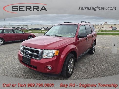 Used 2011 Ford Escape XLT w/ Canadian Winter Pkg AWD/4WD image 1