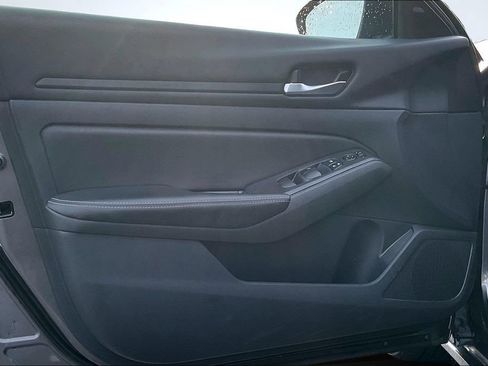 Used 2025 Nissan Altima 2.5 SV FWD image 21