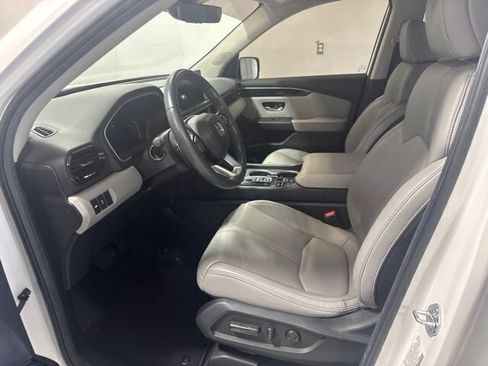 Used 2025 Honda Pilot Touring image 12