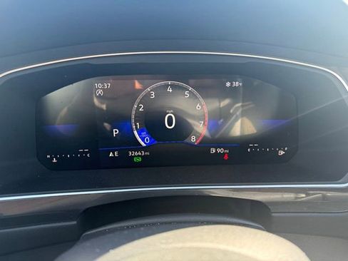 Used 2023 Volkswagen Tiguan SE w/ Panoramic Sunroof Package image 16