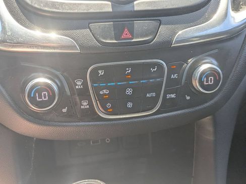 Used 2019 Chevrolet Equinox LT AWD/4WD image 22