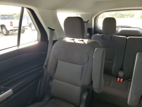 Used 2024 Ford Explorer XLT image 12