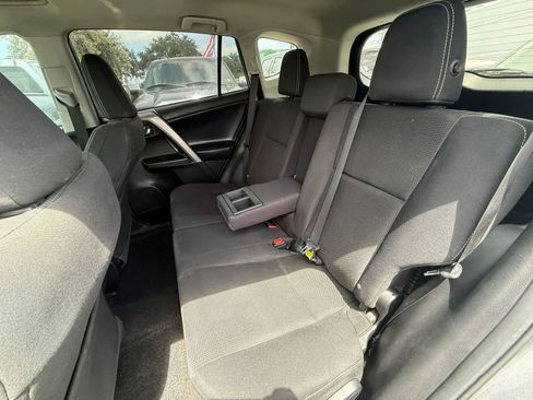 Used 2018 Toyota RAV4 XLE FWD image 12