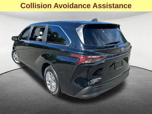 Certified 2026 Toyota Sienna LE FWD image 9