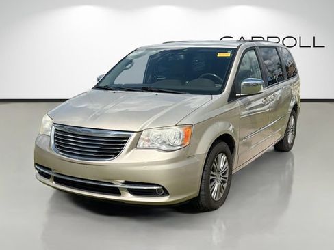 Used 2014 Chrysler Town & Country Touring-L FWD image 7