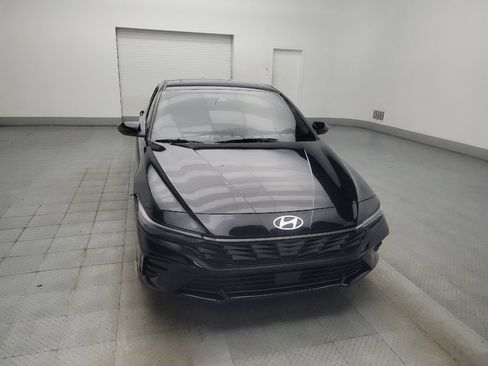 Used 2025 Hyundai Elantra Limited FWD image 14