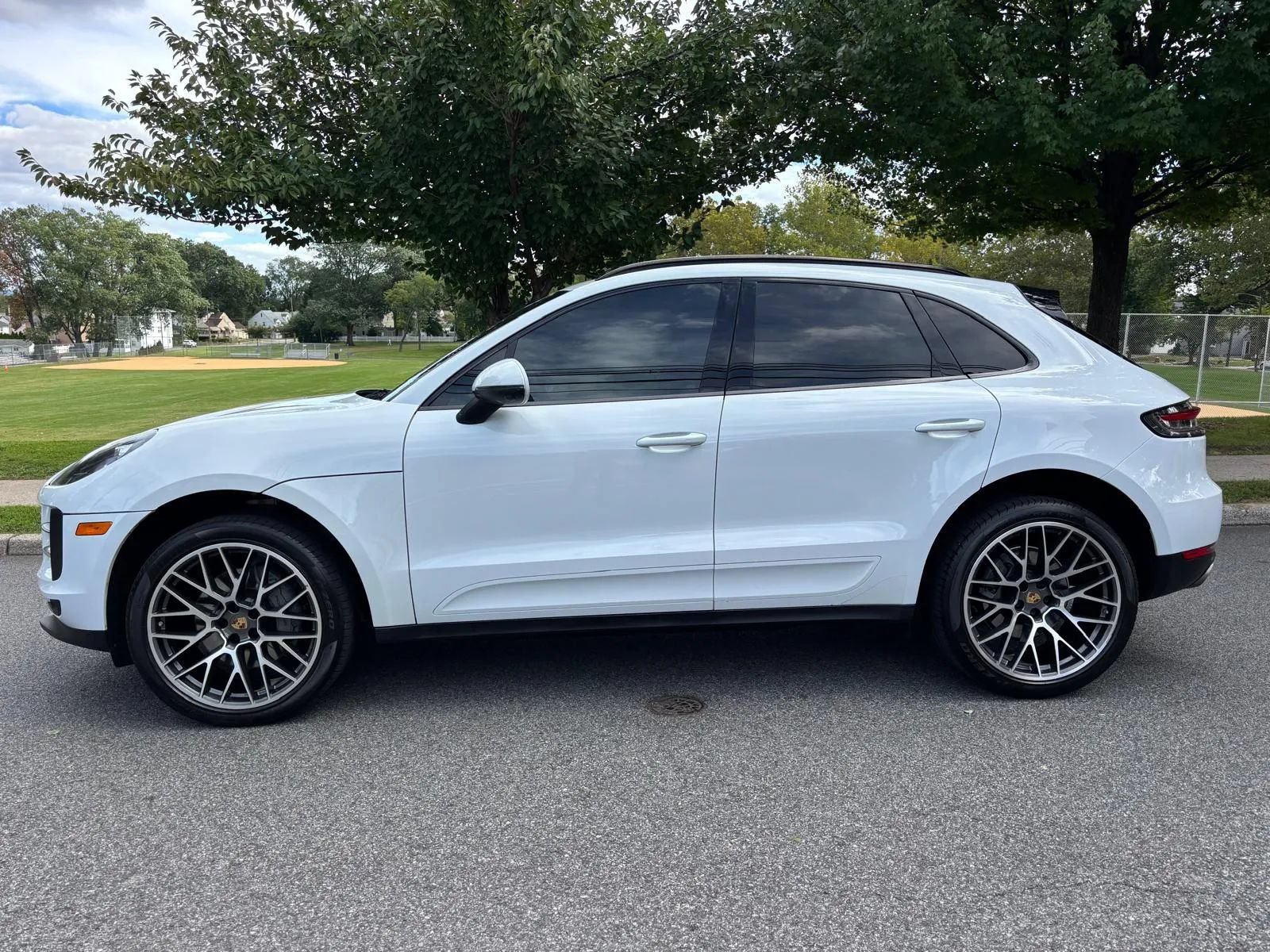 Used 2021 Porsche Macan S AWD/4WD image 2