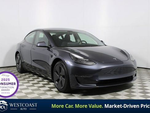Used 2023 Tesla Model 3 Standard Range image 1