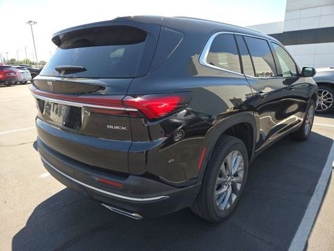 Used 2025 Buick Enclave Preferred image 3