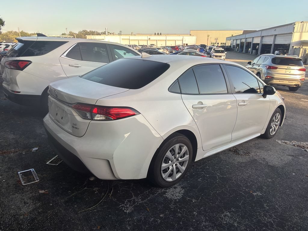 Used 2025 Toyota Corolla LE FWD image 4