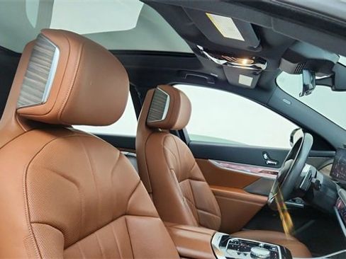 Used 2023 BMW 740i 740i w/ Executive Package image 21