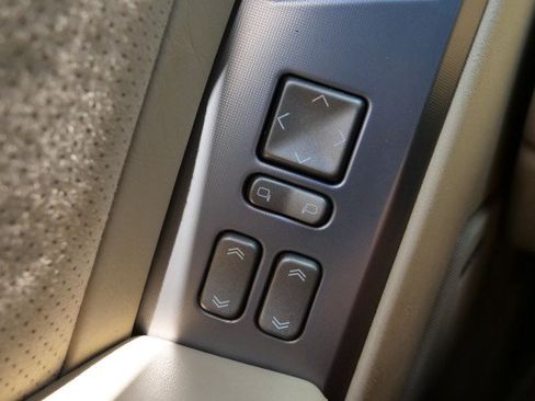 Used 2007 Cadillac XLR V RWD image 19