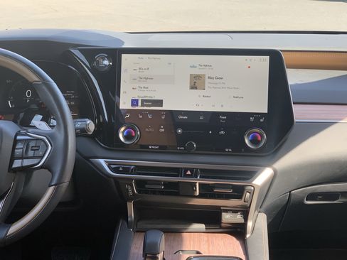 Used 2025 Lexus RX 350 Premium w/ Accessory Package (Z1) image 31