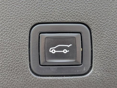 Certified 2022 Chevrolet Silverado 2500 LTZ w/ Z71 Off-Road Package image 17