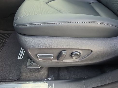New 2026 Toyota Highlander Limited AWD/4WD image 9