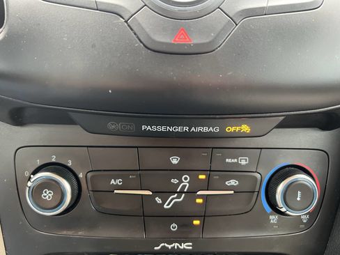 Used 2015 Ford Focus SE FWD image 18
