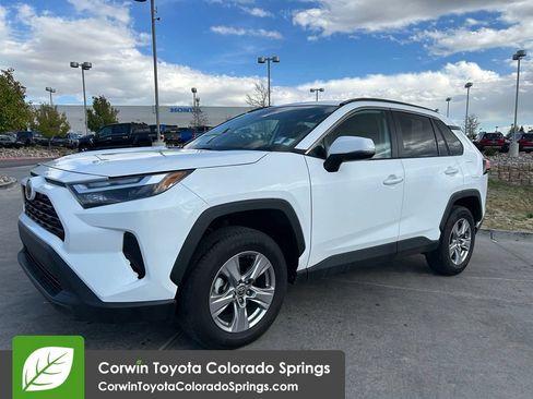 Used 2023 Toyota RAV4 XLE AWD/4WD image 4
