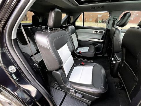 Used 2022 Ford Explorer XLT w/ Equipment Group 202A AWD/4WD image 26