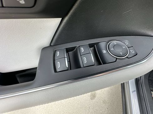 Used 2025 Buick Envision Avenir AWD/4WD image 23
