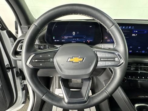 Certified 2026 Chevrolet Traverse LT AWD/4WD image 11