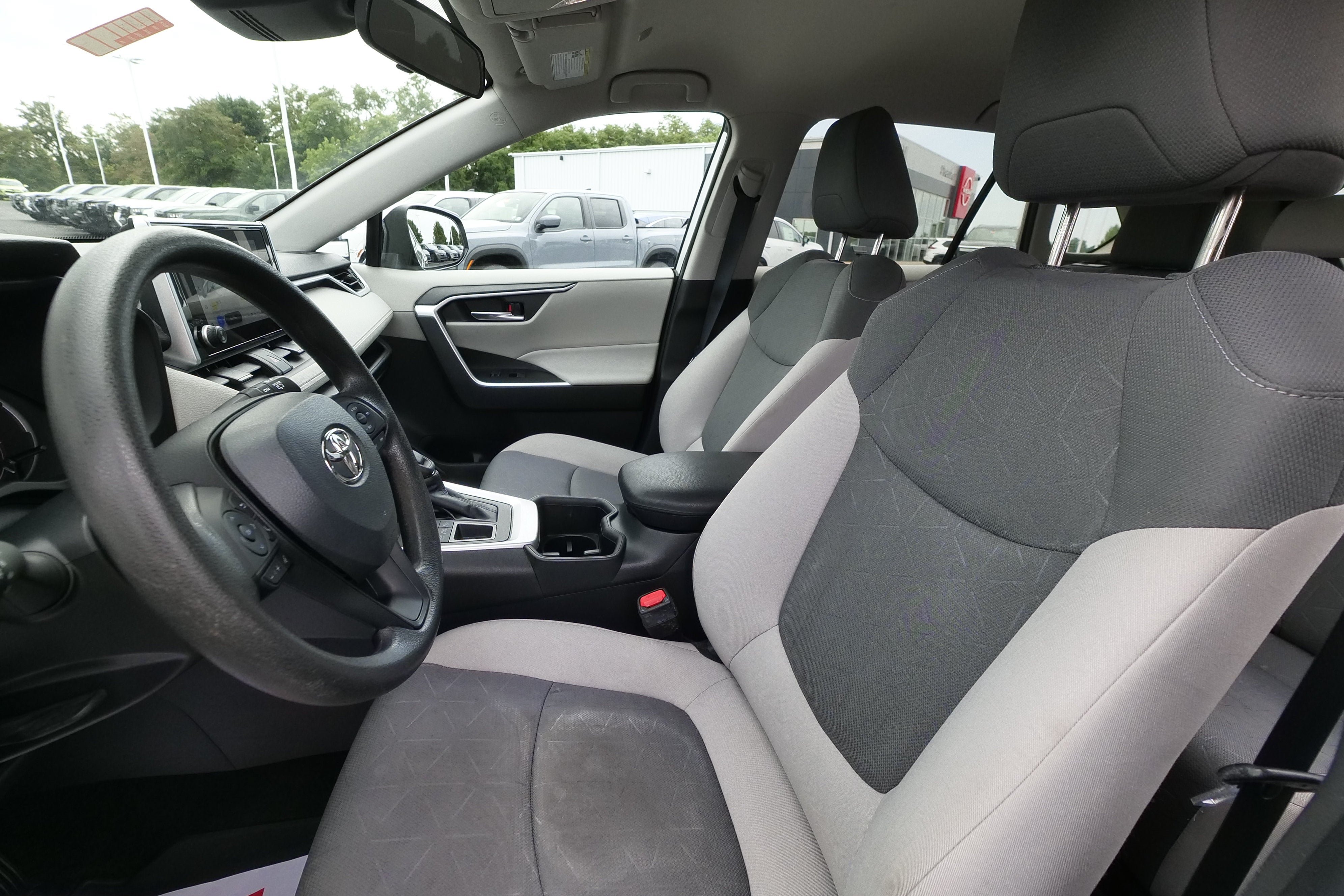 Used 2023 Toyota RAV4 XLE AWD/4WD image 22