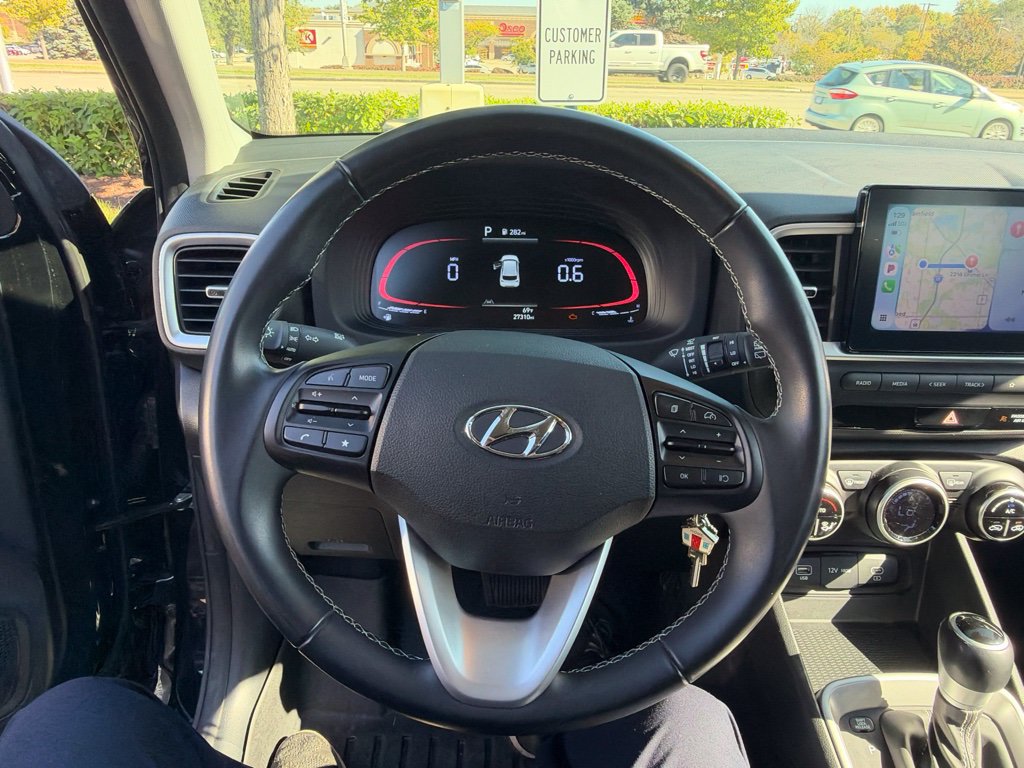 Used 2023 Hyundai Venue SEL FWD image 10
