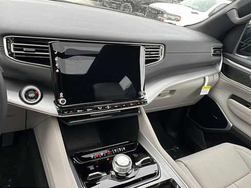 New 2025 Jeep Wagoneer L Series III image 29