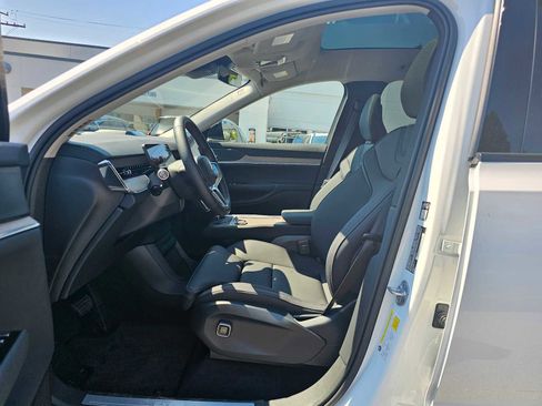 New 2025 Volvo EX90 Plus image 19