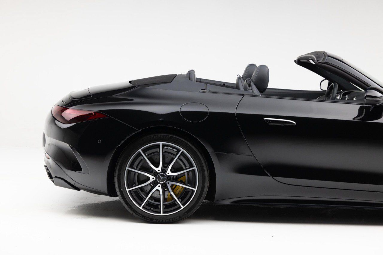 Used 2022 Mercedes-Benz SL 63 AMG 4MATIC w/ AMG Aerodynamic Package image 37