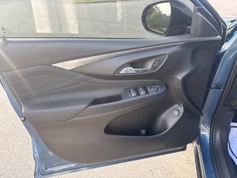 Used 2025 Buick Envista Sport Touring w/ Convenience II Package FWD image 14