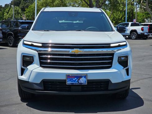 New 2026 Chevrolet Traverse LT w/ Driver Confidence Package FWD image 2
