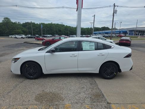 New 2026 Nissan Sentra SV w/ SV Convenience Package FWD image 7