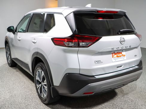 Used 2022 Nissan Rogue SV FWD image 9
