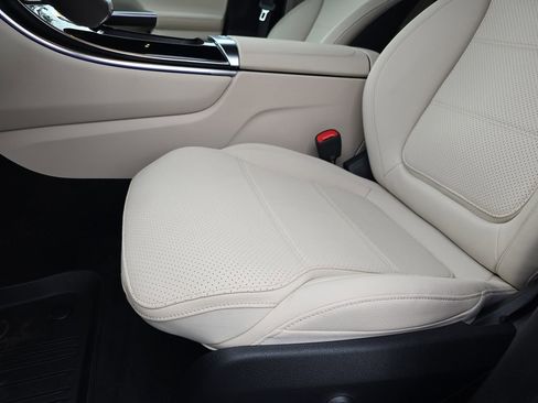 Certified 2025 Mercedes-Benz GLC 350e 4MATIC image 32