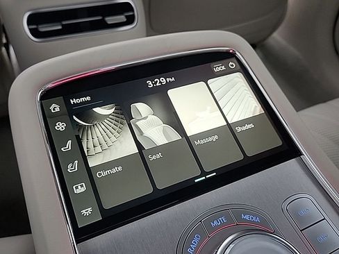 Used 2025 Genesis G90 3.5T image 23