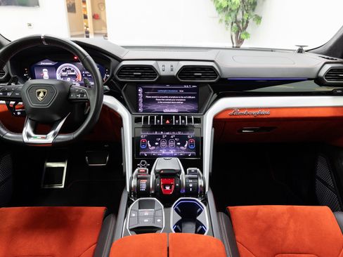 Used 2019 Lamborghini Urus AWD/4WD image 5