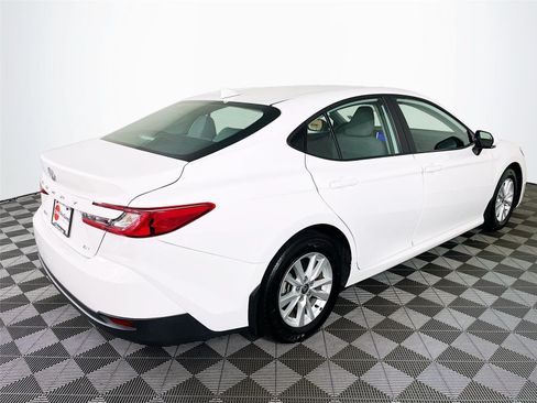 Used 2025 Toyota Camry LE w/ Convenience Package FWD image 9